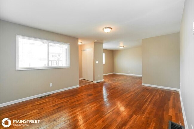 Photo - 945 HODGES DR, COLUMBUS, OH 43204
