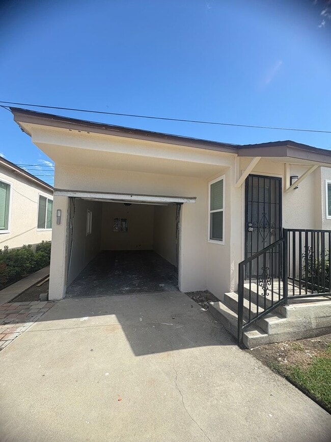 Building Photo - Oxnard - Single story, fully updated, two ... Rental