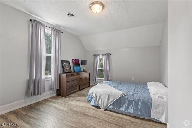 Building Photo - 1920 W 44th St Rental