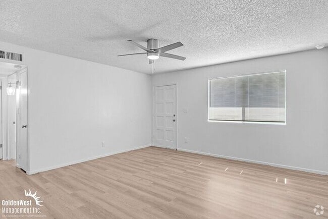 Building Photo - Cozy 2Bdm 1Ba Townhome in Great Location
