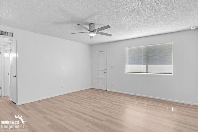 Cozy 2Bdm 1Ba Townhome in Great Location - Cozy 2Bdm 1Ba Townhome in Great Location