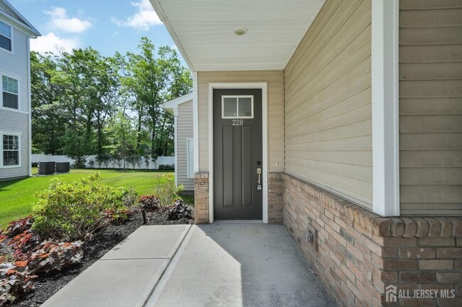 Photo - 228 Park Ln
