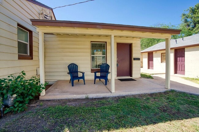 Photo - 502 W Roma Ave