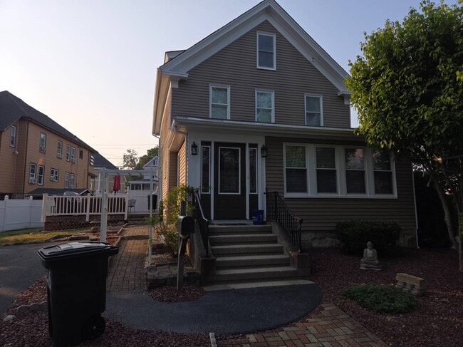 Building Photo - 2-22 Pearl St