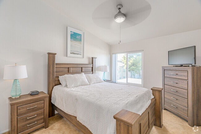 2HAB, 2BA - 884 ft² - Canyon Club Apartments