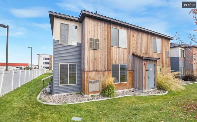 Building Photo - AWESOME 2 BED 1 BATH WITH AWESOME AMENITIE... Unit 14101