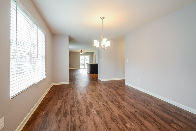 Photo - 6721 Woodford Dr