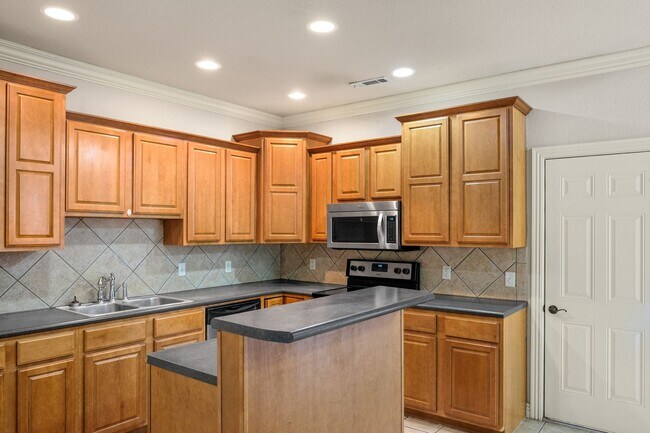Photo - 602 SW Caprington St