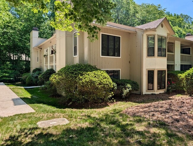 Building Photo - Cozy 2-Bedroom, 2-Bath Condo Nestled in Cary