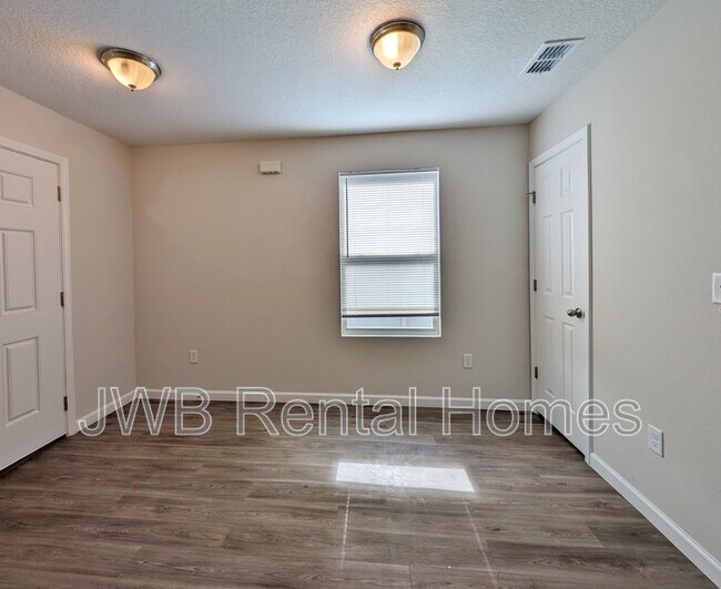 Photo - 1454 Francis St