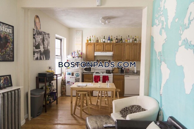 Photo - 136 Hemenway St Apartment Unit 12