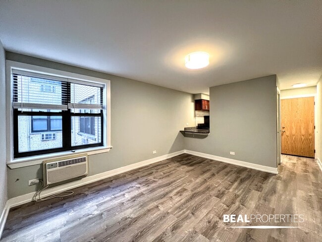 Building Photo - 443 W Barry Ave Unit Studio