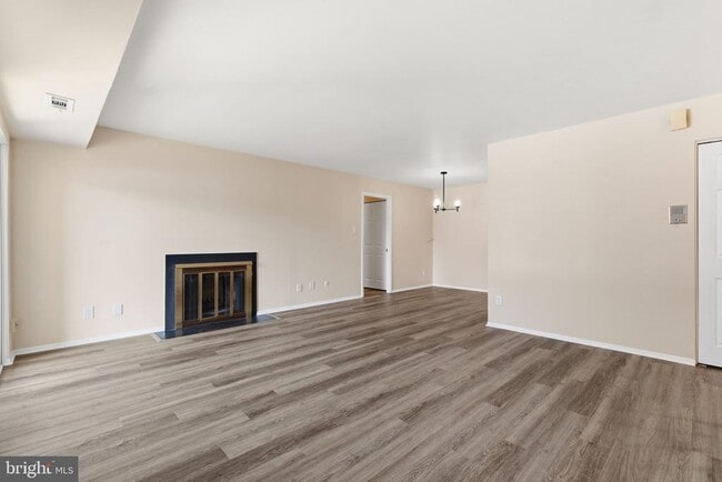 Photo - 463 Old Forge Crossing