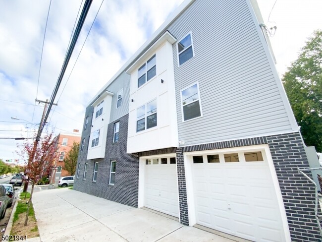 70 N 6th St