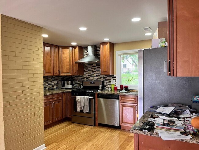 Photo - 236 Wellesley Ct