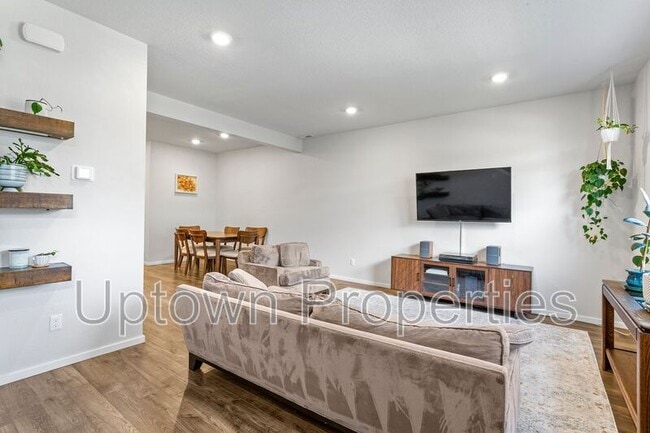 Photo - 876 N 18th Ave