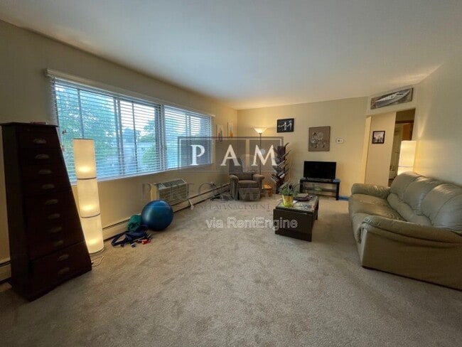 Photo - 4434 N Oakland Ave Unit Apt 201