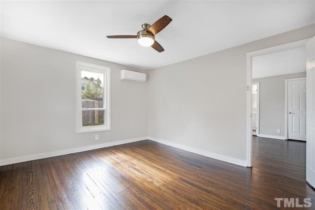 Photo - 520 Commonwealth St