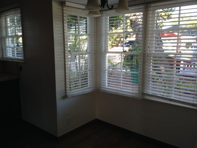 kitchen dining area - 2900 Palm Ave