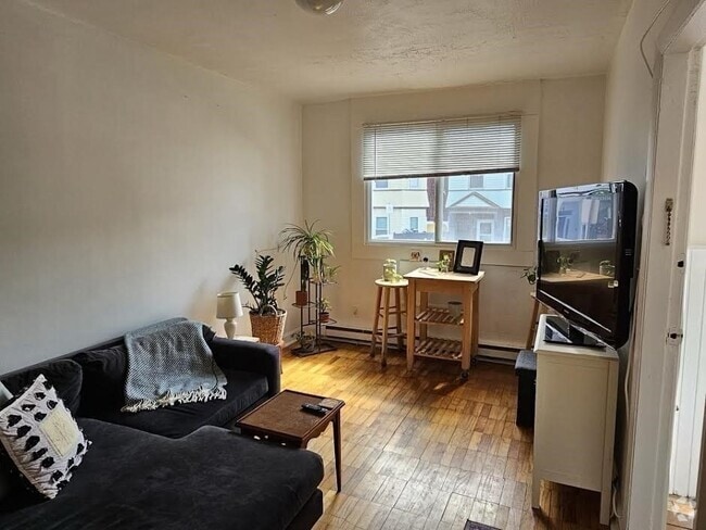 Building Photo - 21 Boston St Unit 2 Rental