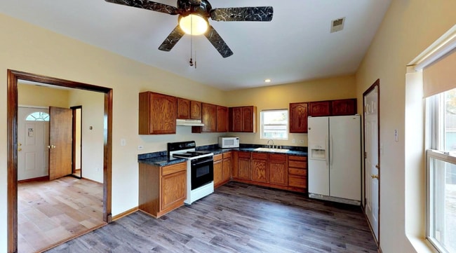 Photo - Spacious 2BR Home in Joliet – In-Unit Laun...