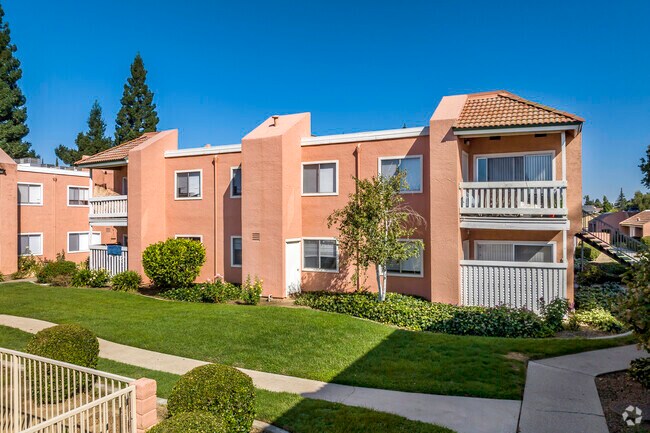 Edificio alternativo - Granada Apartments