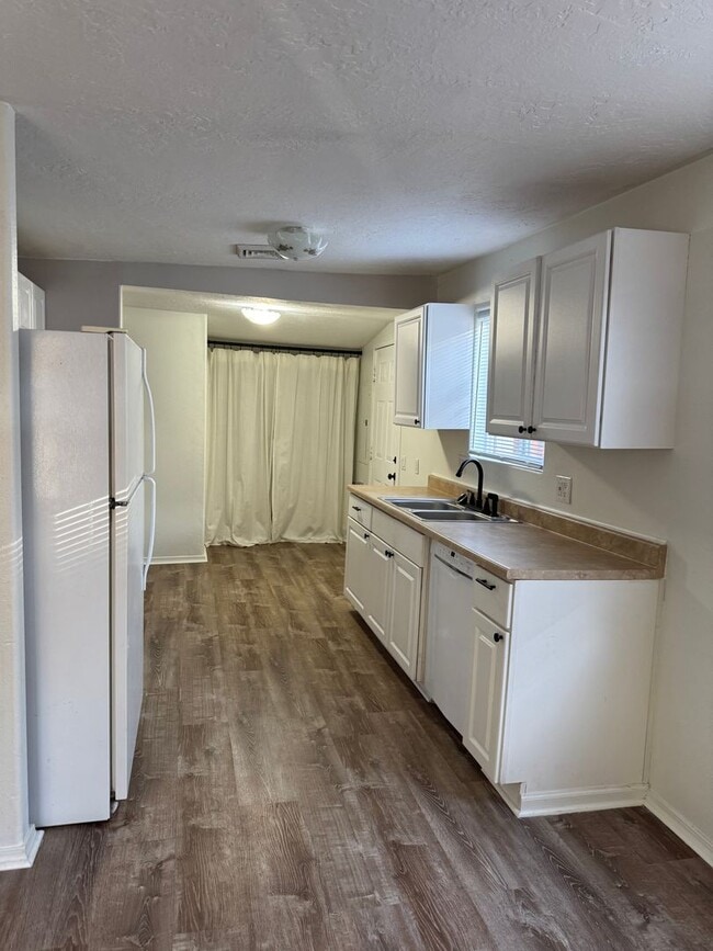 Photo - West Roseburg 2 Bedroom home with fenced yard