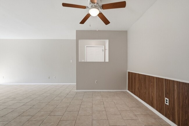 8160 Stonebrook Dr Unit B