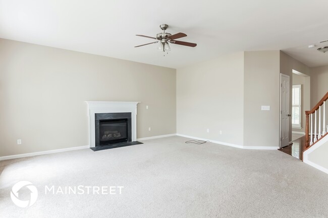 Photo - 2582 Laurelview Dr NW