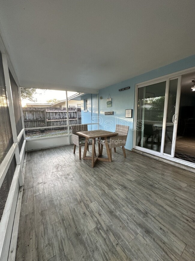 Photo - 649 Jacaranda St