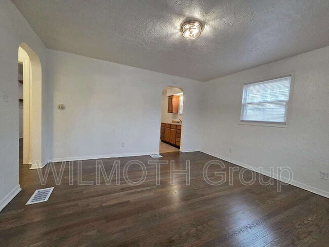 Photo - 702 W 23rd St