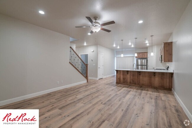 Building Photo - Townhome in Hurricane Heights!