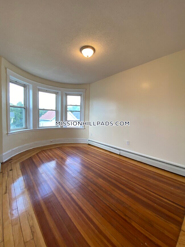 5 Woodbine St Unit 1