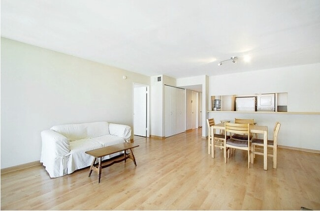 Photo - 10966 Rochester Ave Unit 6B