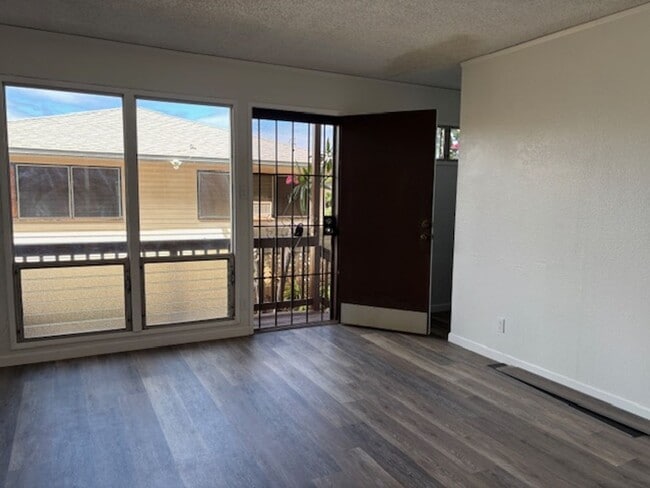 Building Photo - Hakimo Duplex Unit A Rental