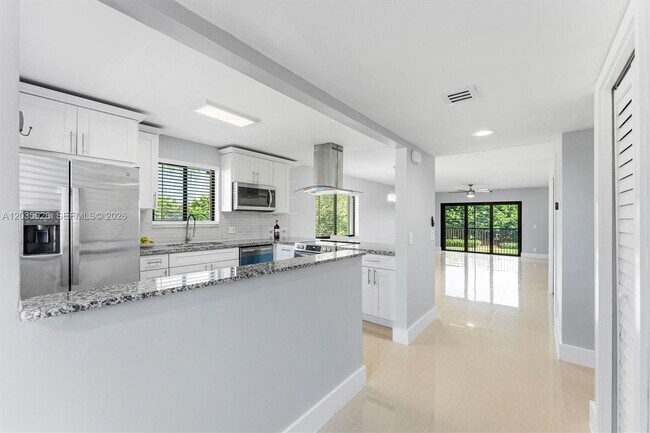 Building Photo - 16451 Blatt Blvd Unit 201