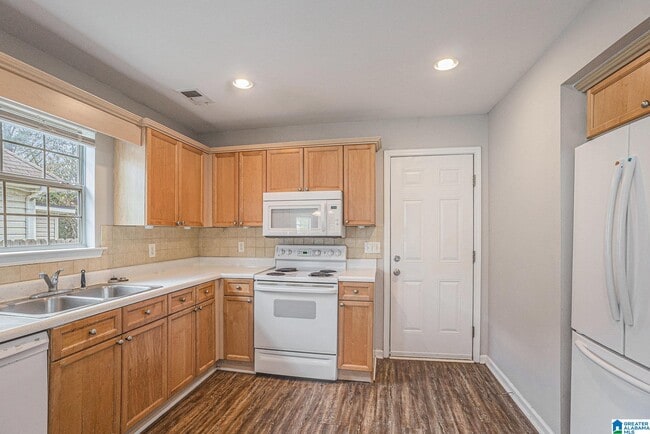 Photo - 139 Flagstone Ln