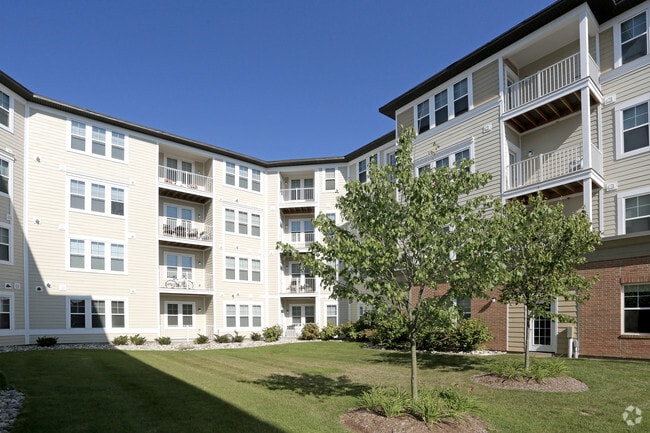 Auburn Square Apartments