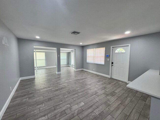 Photo - 919 Laurel Dr