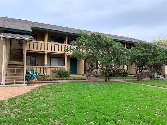 Building Photo - 10810 Newmont Rd Unit 8