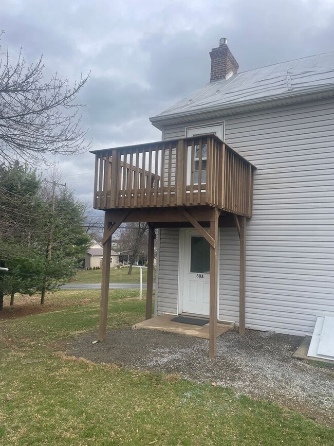 Building Photo - Upstairs 1 Bedroom, 1 Bathroom Apartment - Shippensburg, PA!