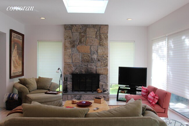 Photo - 4 Clamshell Ave