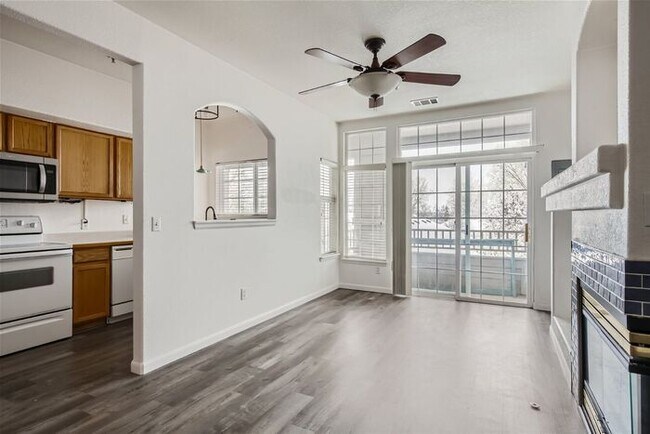 Charming 2 Bedroom 3 Bath in Denver!