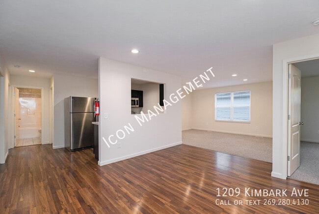 Photo - 1209 Kimbark Ave