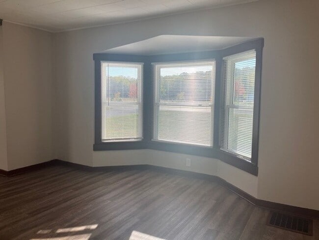 Photo - Updated 3 Bedroom - 1 Bath House in Twin L...
