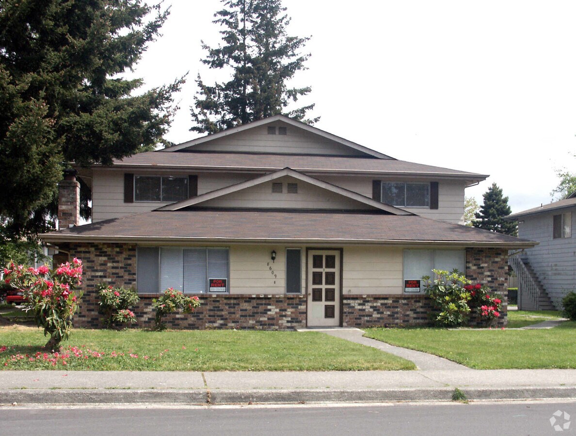 Photo - 8609 8th Ave W
