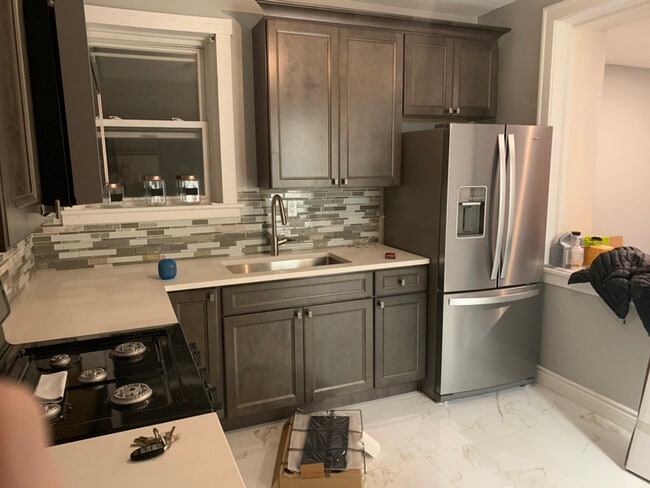 Building Photo - 5620 W Melrose St Rental