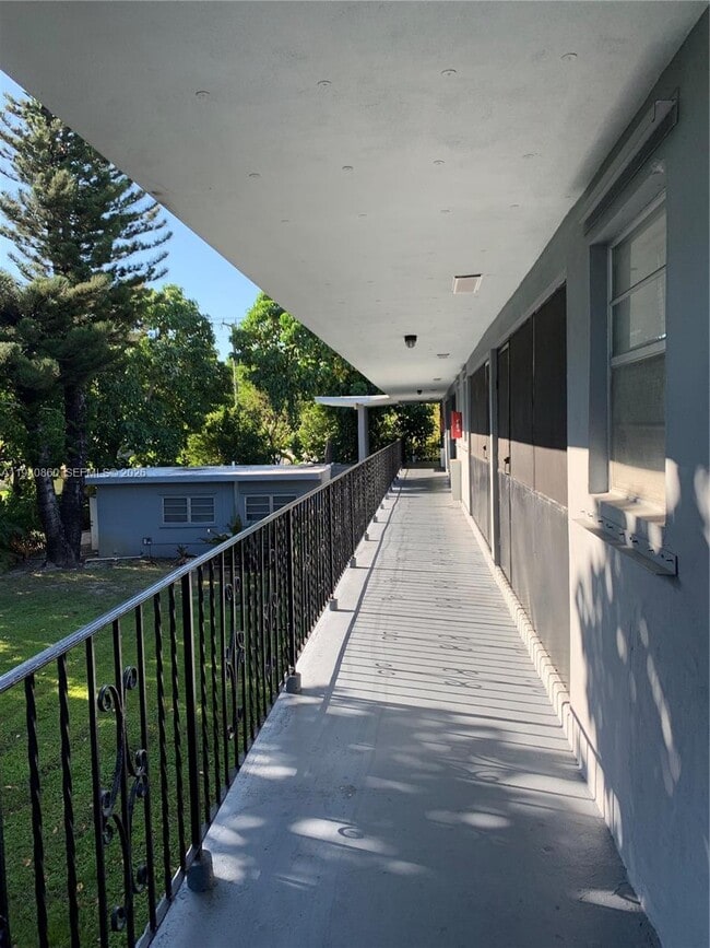 Building Photo - 2612 Johnson St Unit 9