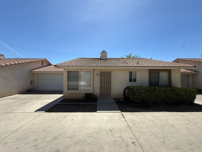 Building Photo - 3 Bed 2 bath in Southwest Bakersfield