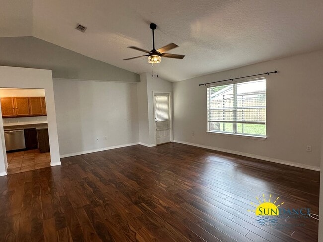 Photo - Pet Friendly Charming 3-Bedroom Home in Navarre!